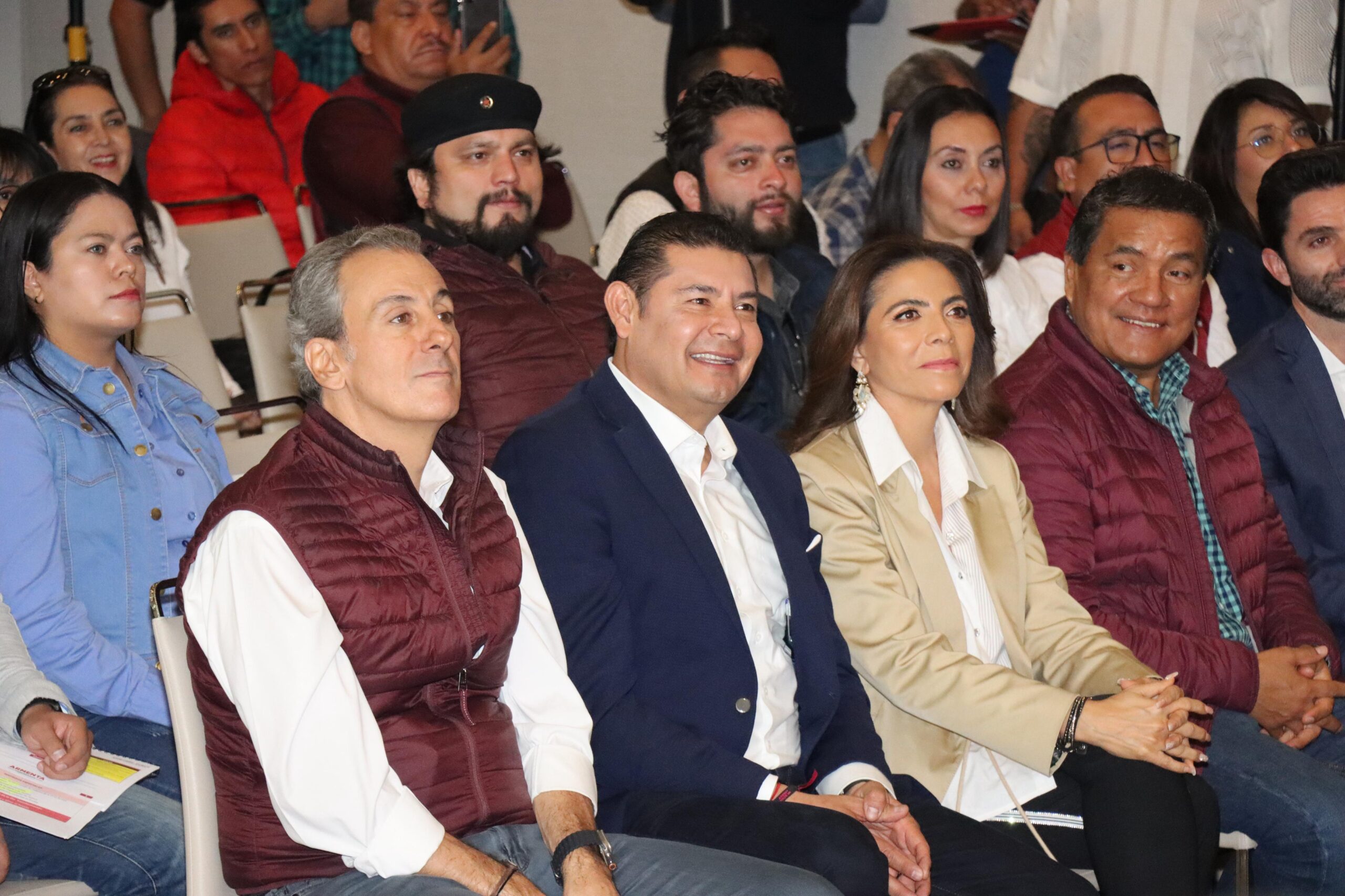 Armenta en la presentación de candidatos de Morena al Congreso federal