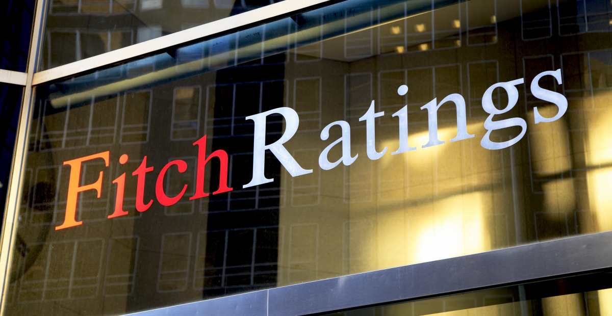 Fitch Ratings baja calificación de Banco Azteca