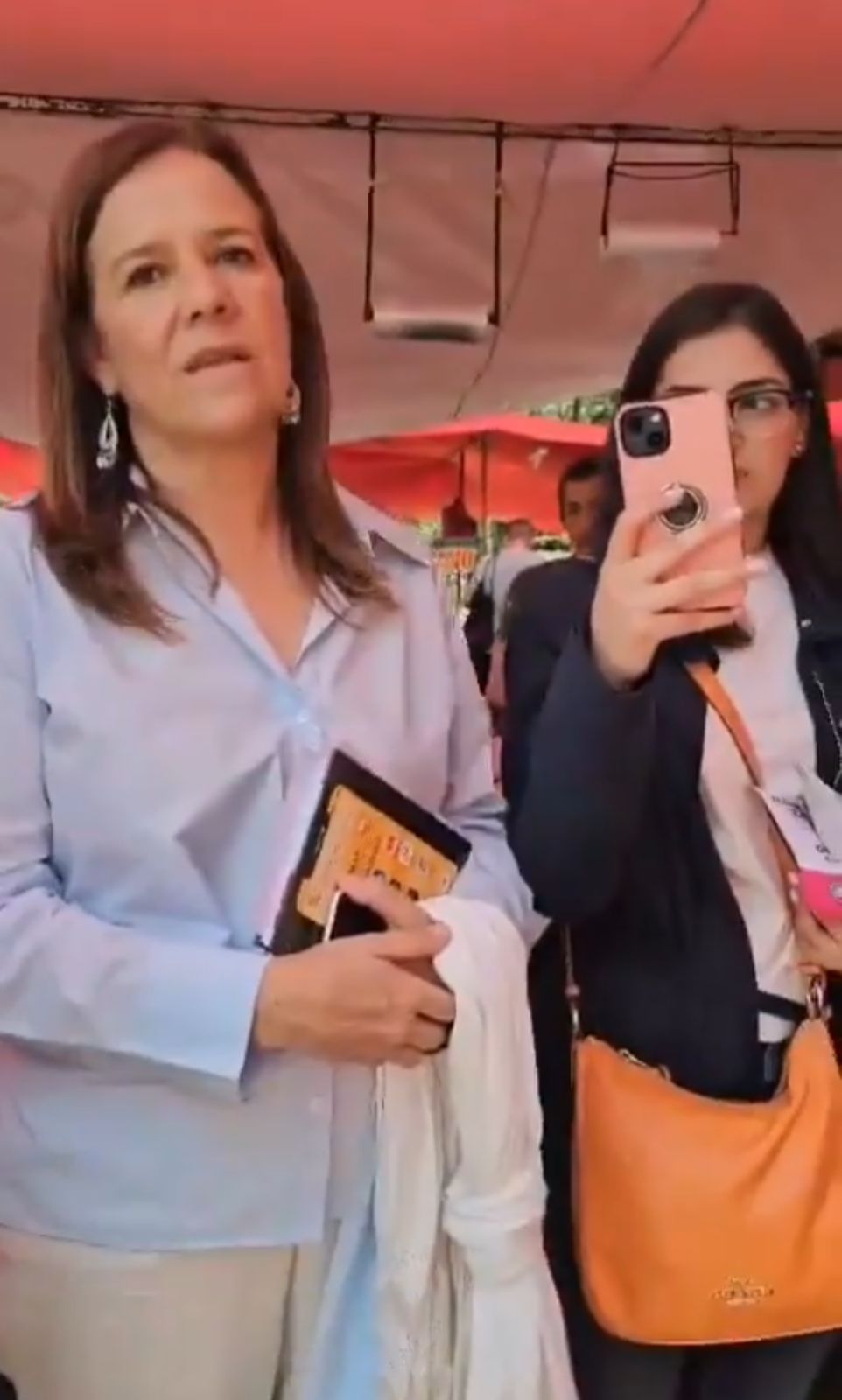 Increpan a Margarita Zavala por Calderón 