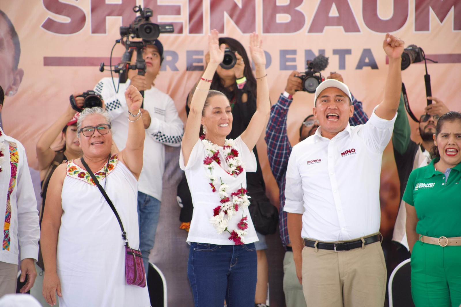 Sheinbaum y ciudadanos de Oaxaca