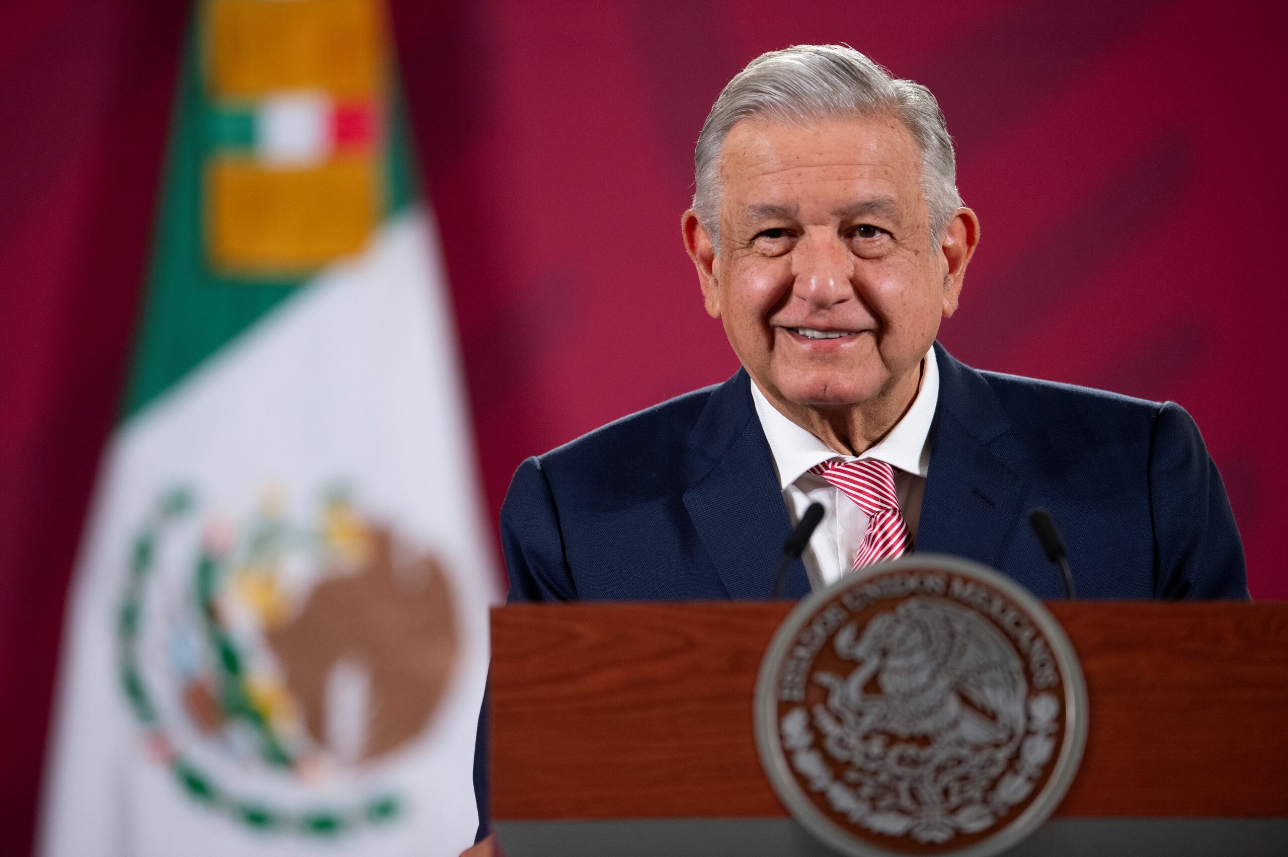AMLO festeja aumento de niveles de felicidad en México