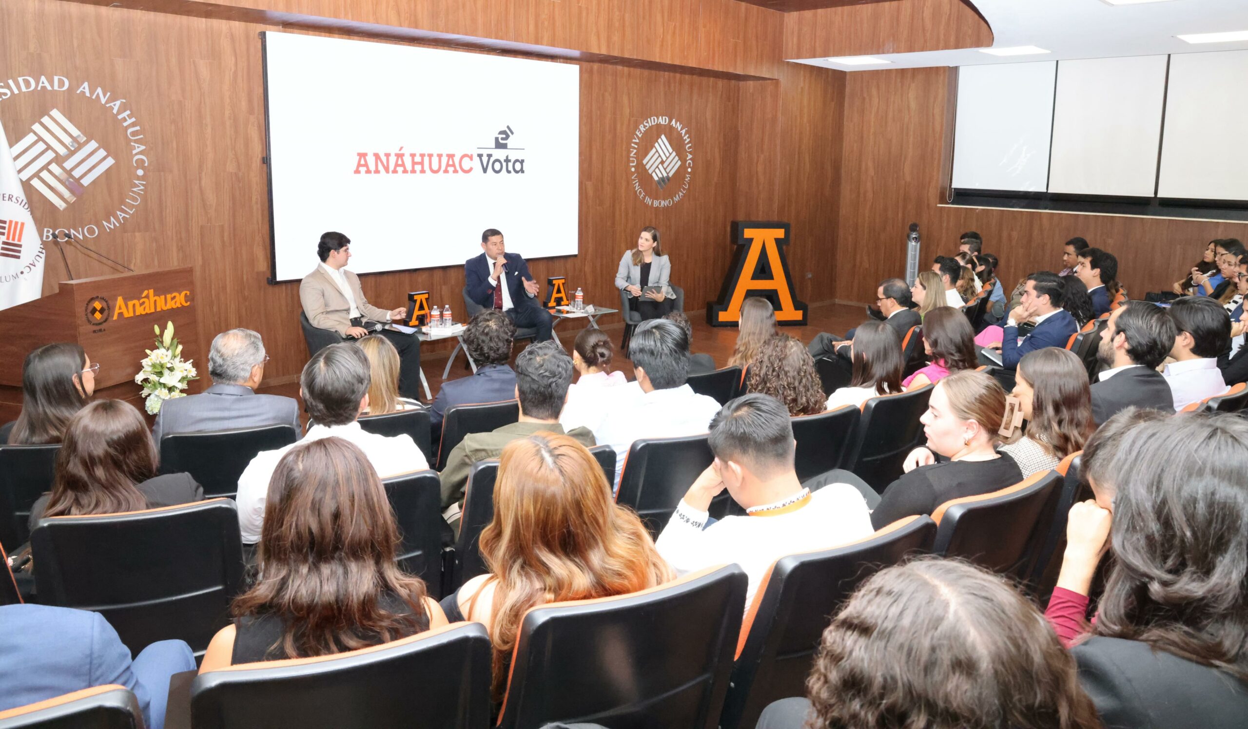 Armenta promete vincular a empresas con universidades