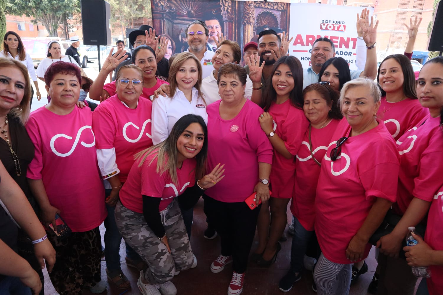 Ceci Flores y Armenta prometen fortalecer lazos familiares 