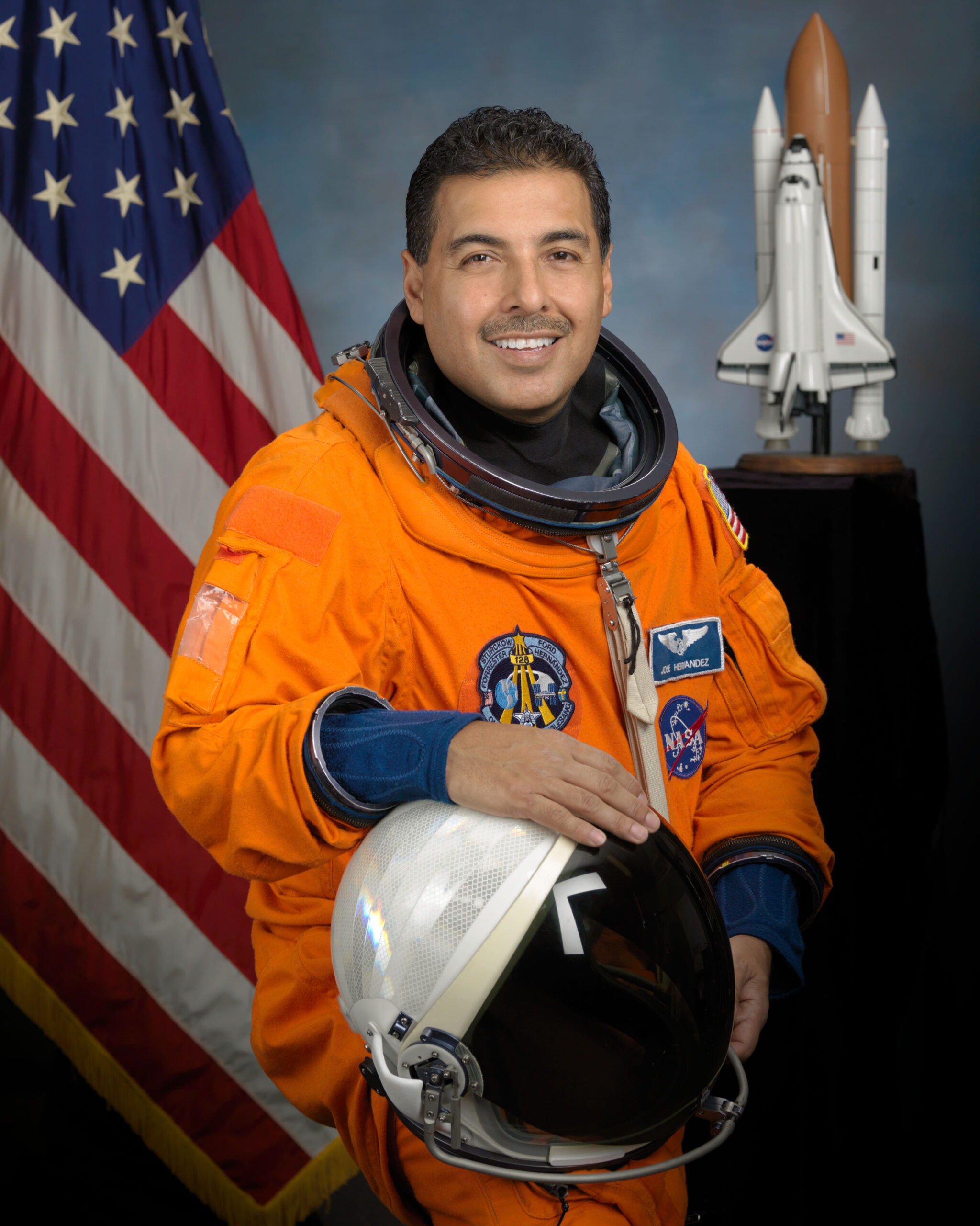 ¿quién es el astronauta José Hernández?