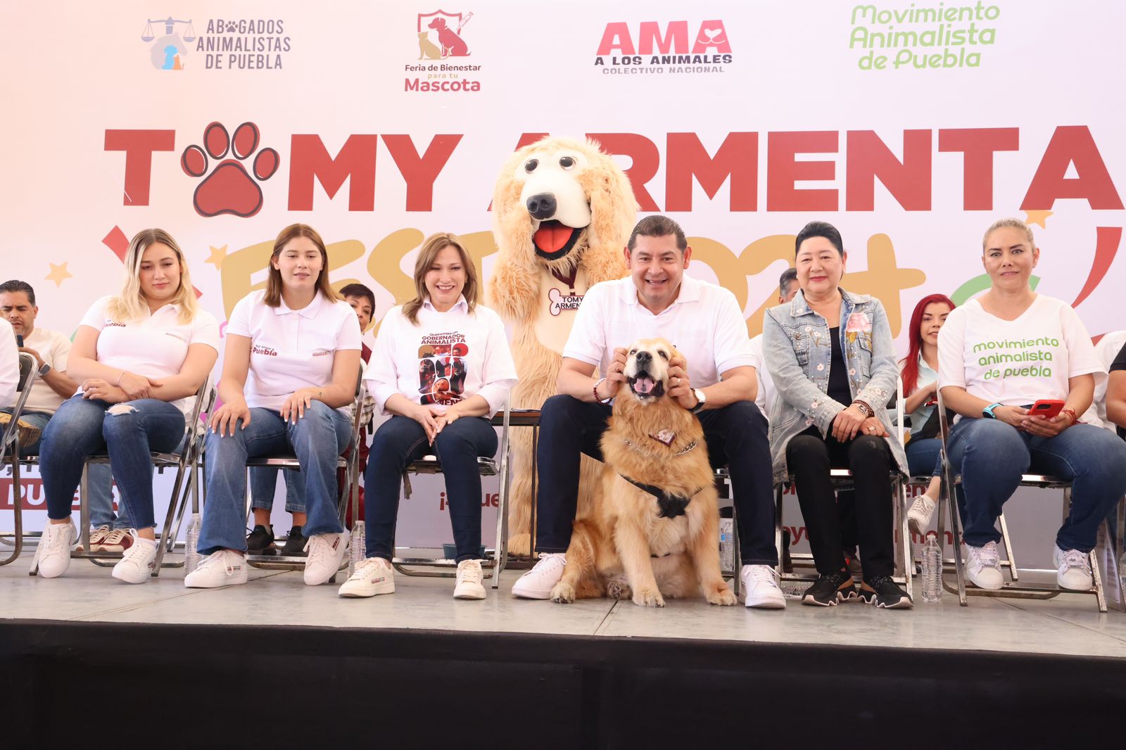 Alejandro Armenta se compromete a crear albergue de animales callejeros 