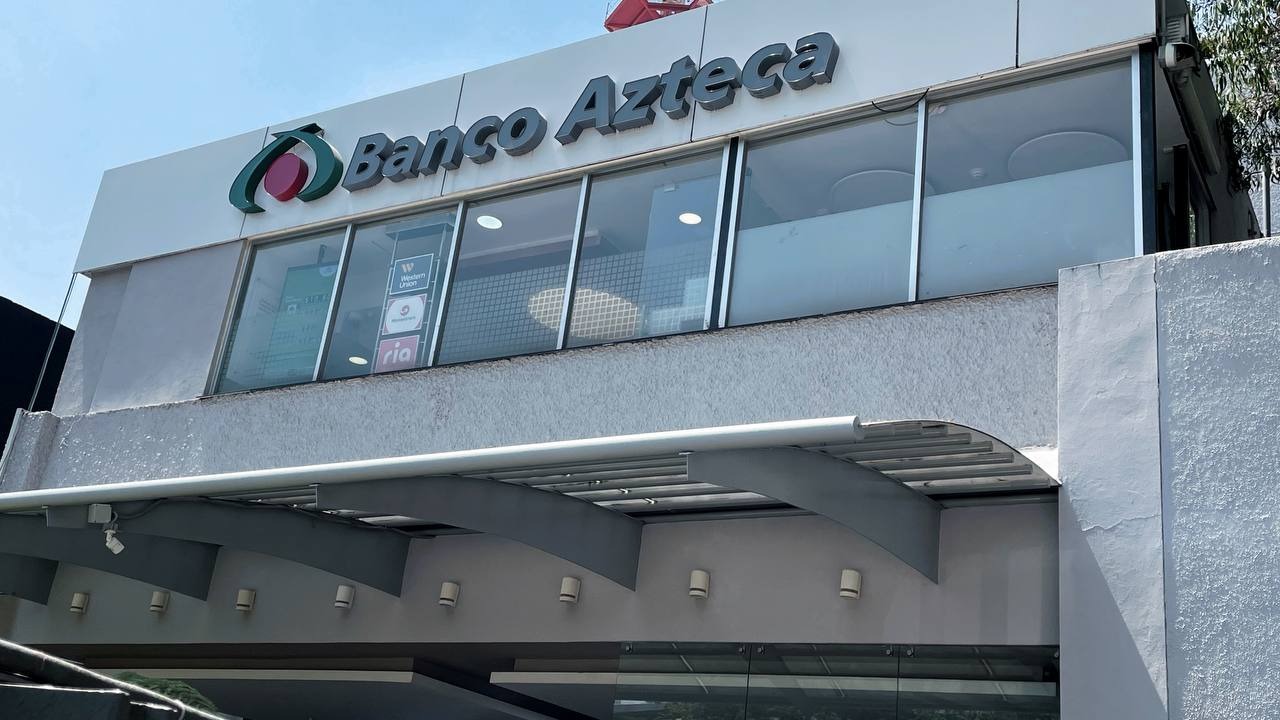 Banco Azteca en aprietos