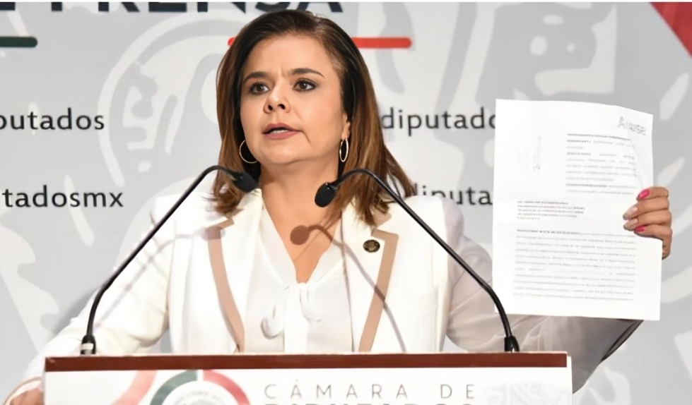 Montserrat Arcos exhibe desvío de recuros de Alito Moreno