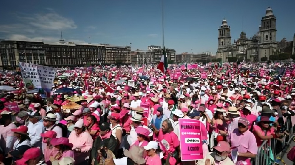 Xóchitl y Taboada en marea rosa