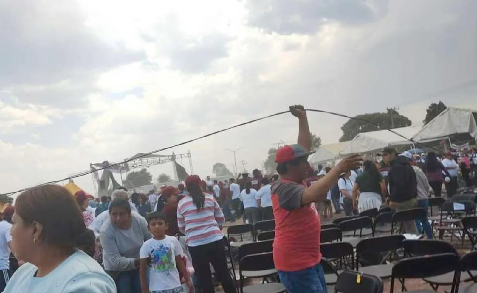 Se desploma lona en cierre de campaña en Edomex 