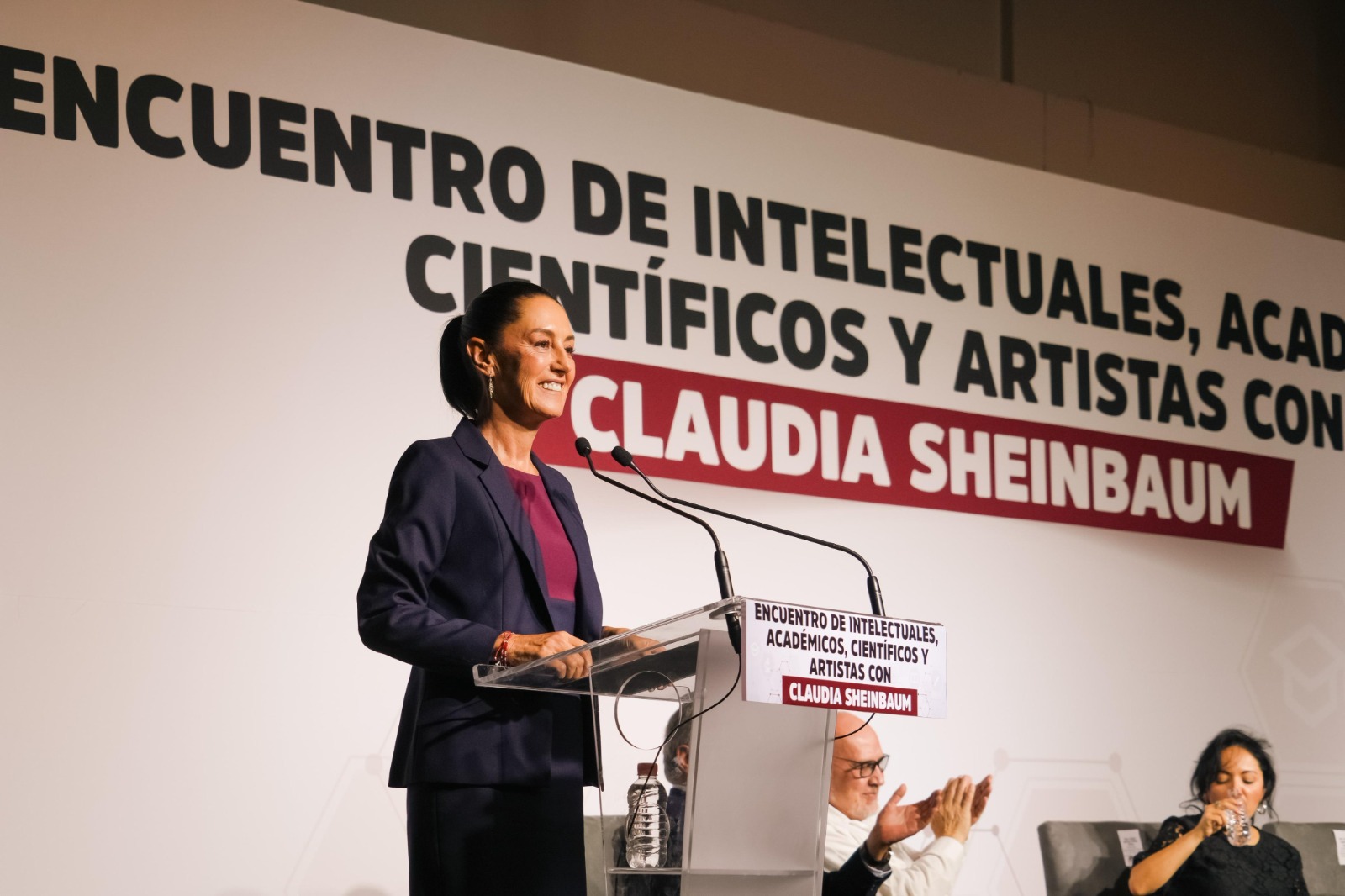 Sheinbaum con intelectuales