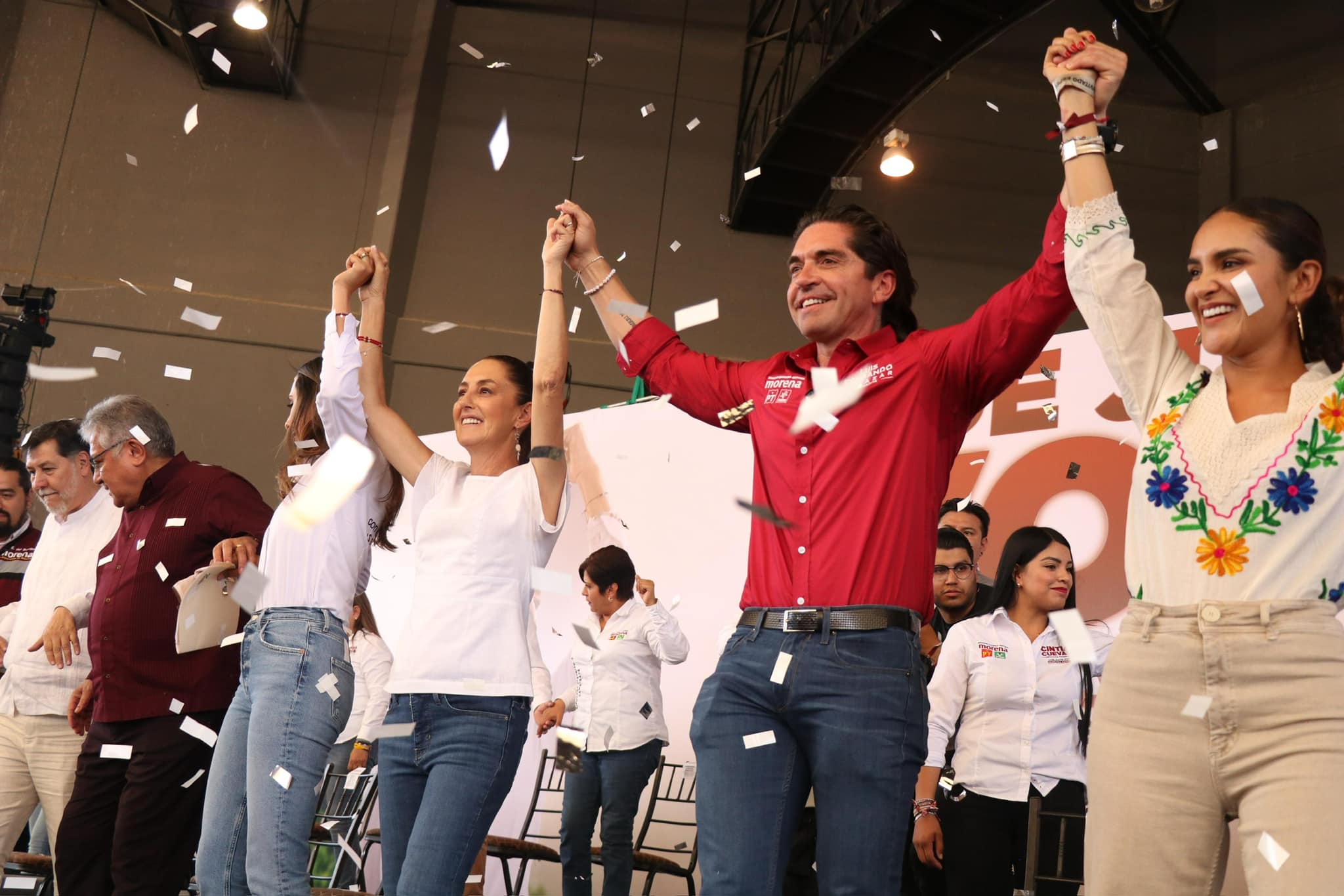 Sheinbaum promete fortalecer la educación pública en México