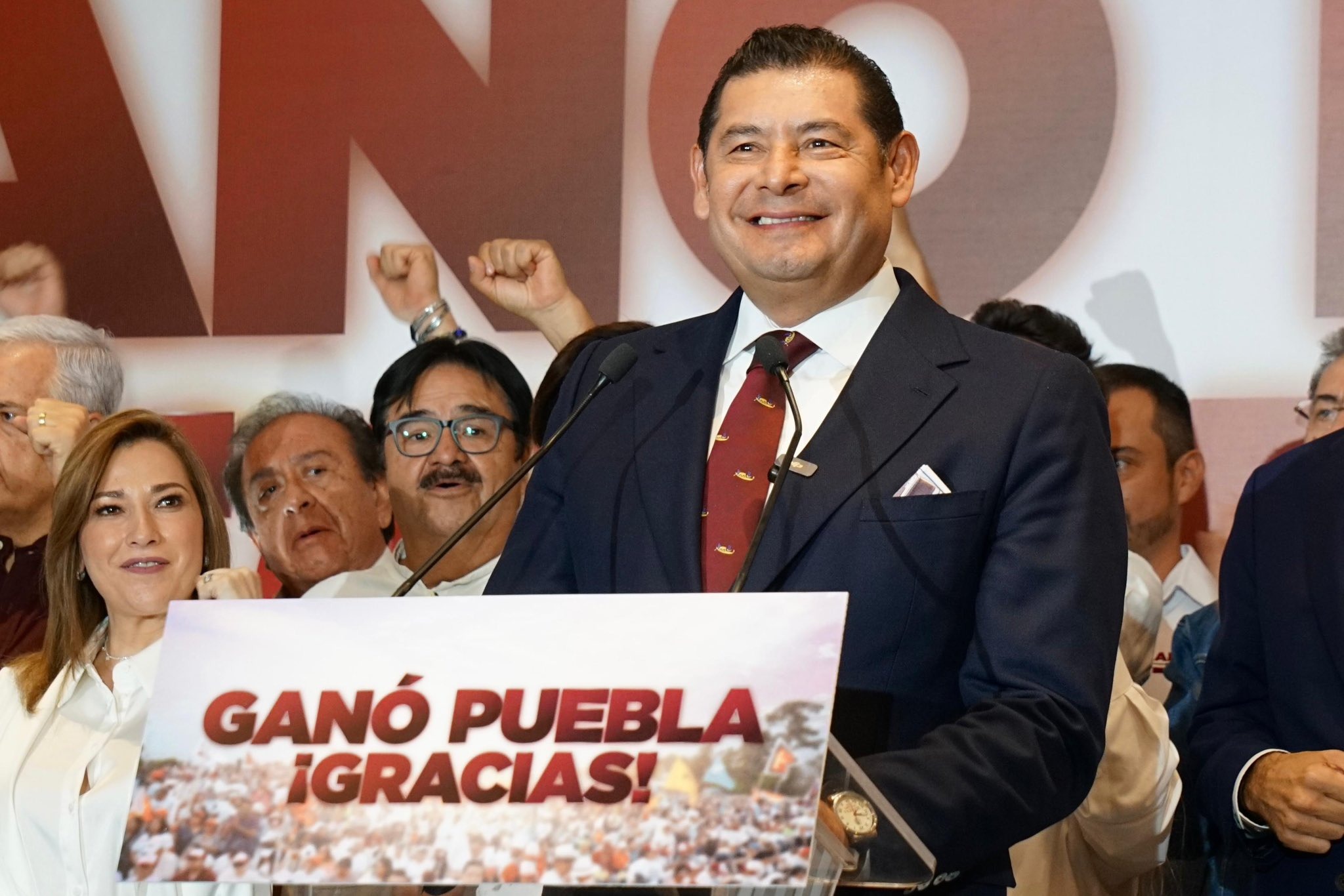 Armenta anunció su triunfo en Puebla