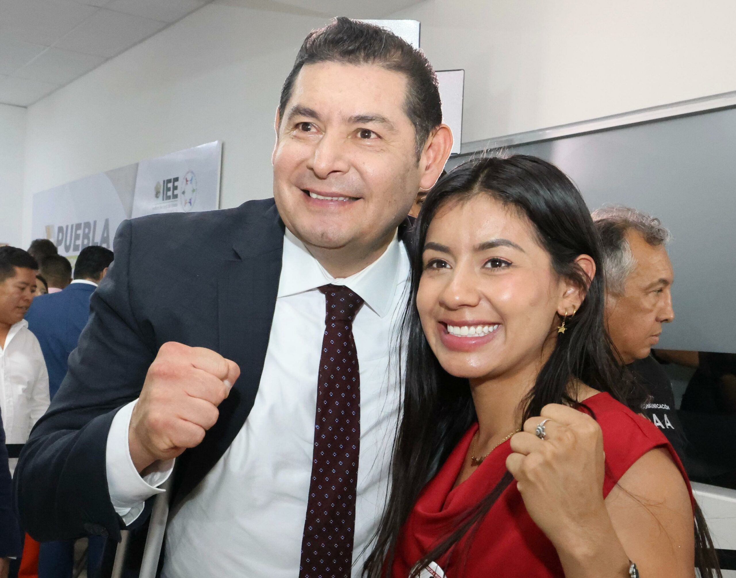 Armenta reconoce labor de Gaby Sánchez 