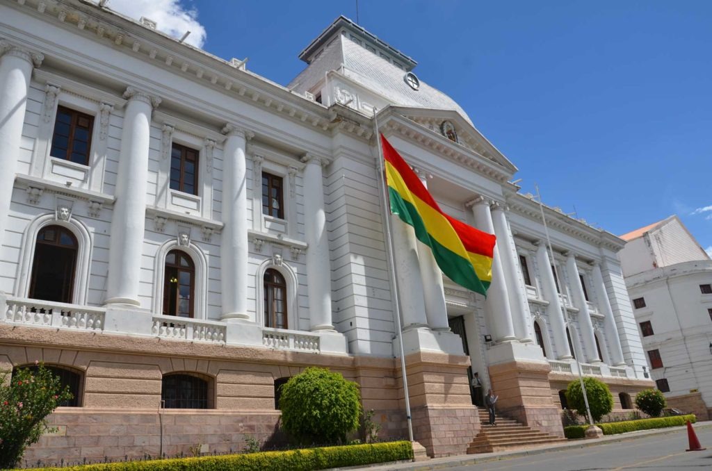 Bolivia elige jueces por voto