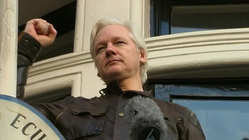 Julian Assange se declara culpable de espionaje