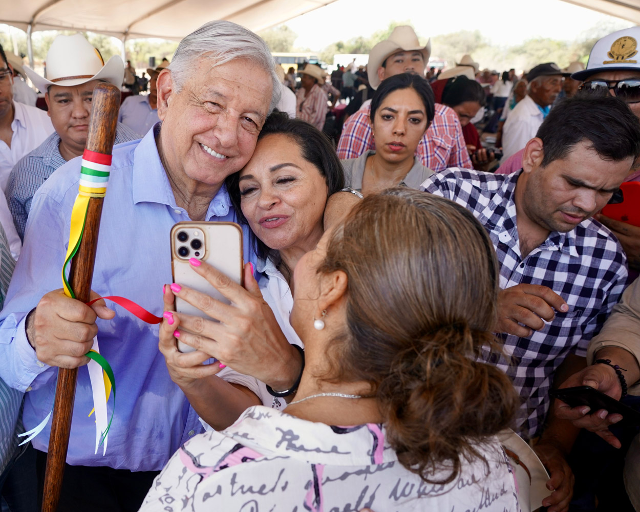 AMLO firma decreto de entrega de tierras al Pueblo Yaqui