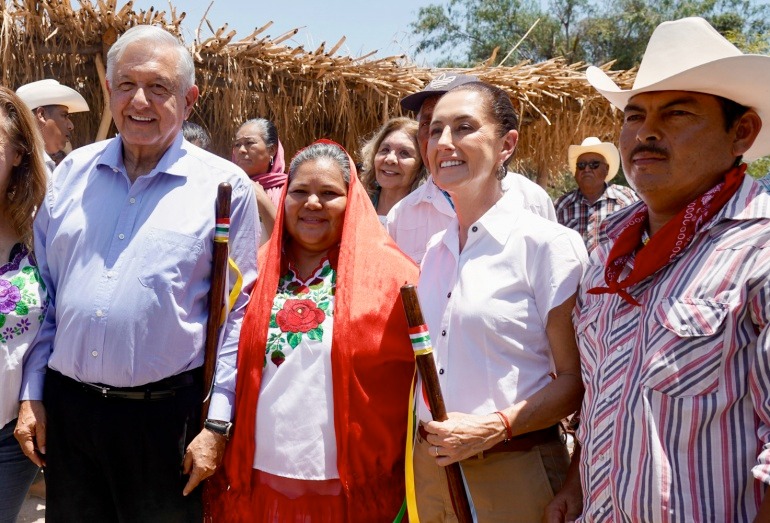 Claudia Sheinbaum recibe bastón de mando del Pueblo Yaqui 