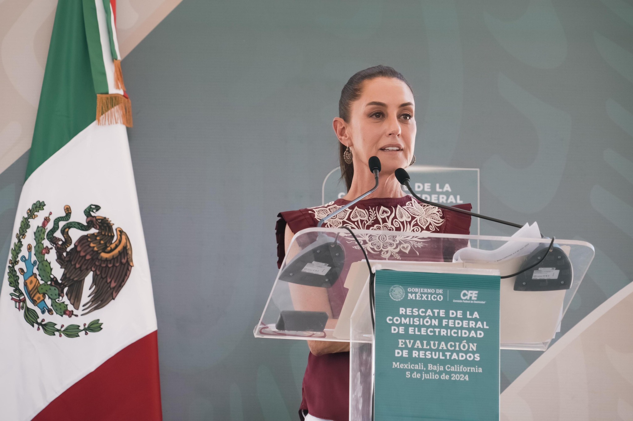 Sheinbaum se compromete a seguir fortaleciendo a CFE