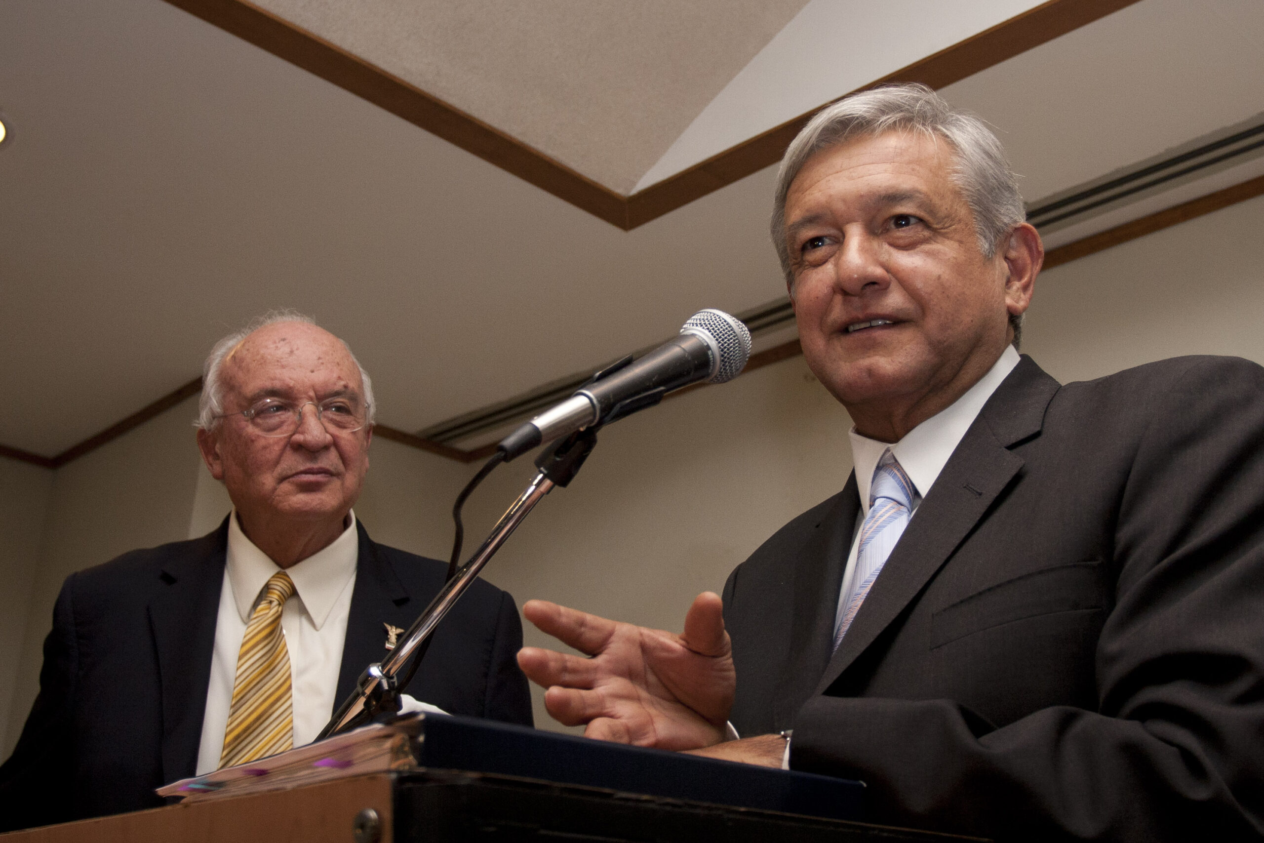 José Agustín Ortiz Pinchetti y AMLO en 2000