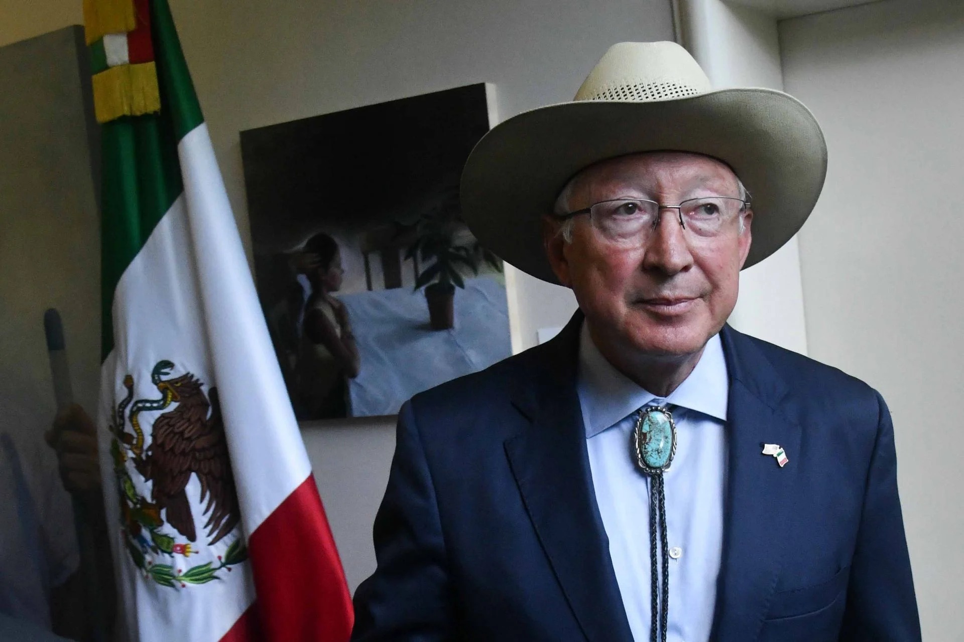 Ken Salazar viola soberanía de México