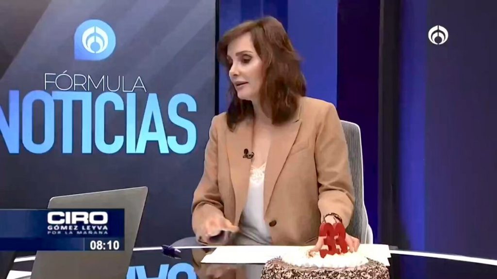 Lilly Téllez durante su participación en el noticiero de Radio Fórmula