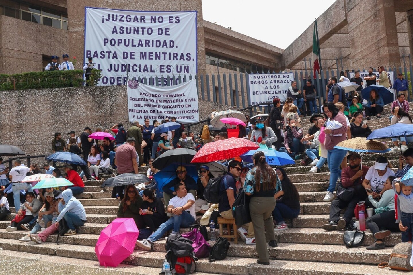 Marea Rosa se une a protesta contra reforma judicial de AMLO