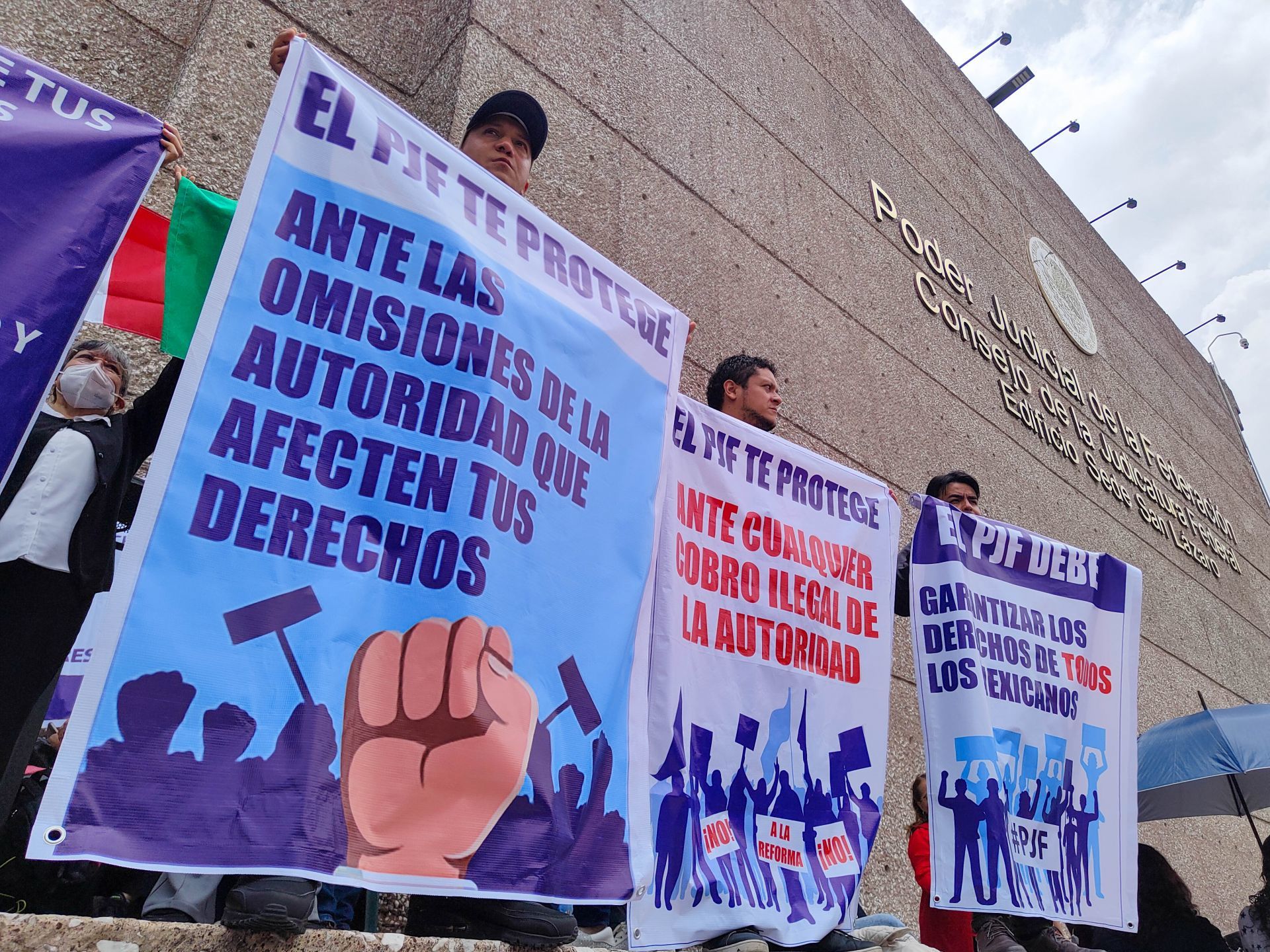 Marea Rosa se une a protesta contra reforma judicial de AMLO