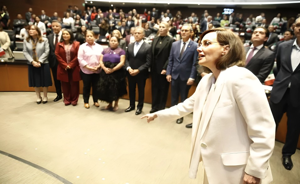 Lilly Téllez en el Senado