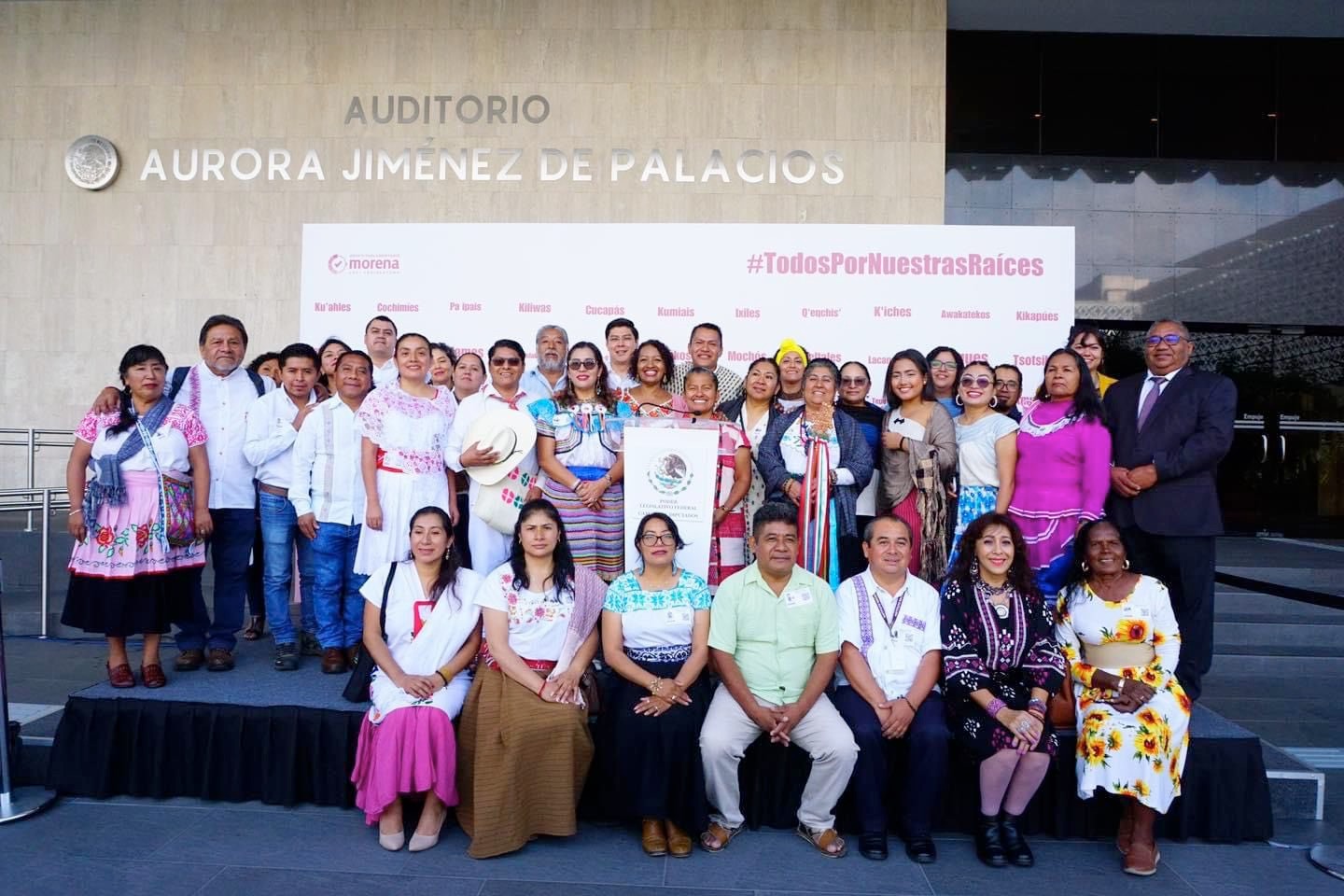 Representantes de pueblos indígenas acudieron al Congreso