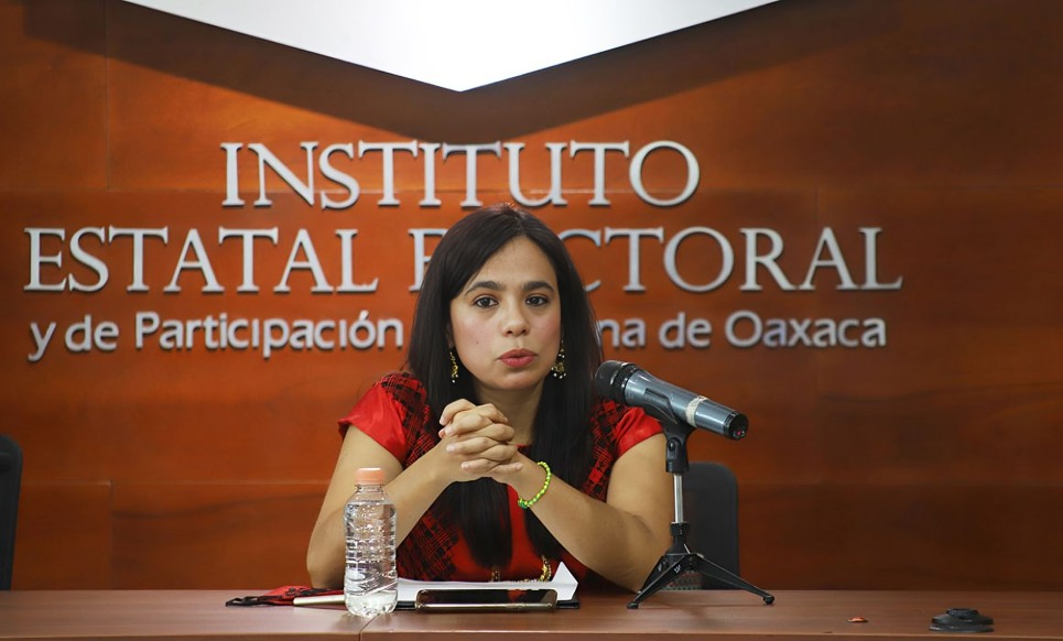 Roselia Bustillo acusa presión de comunistas para evitar mayoría calificada