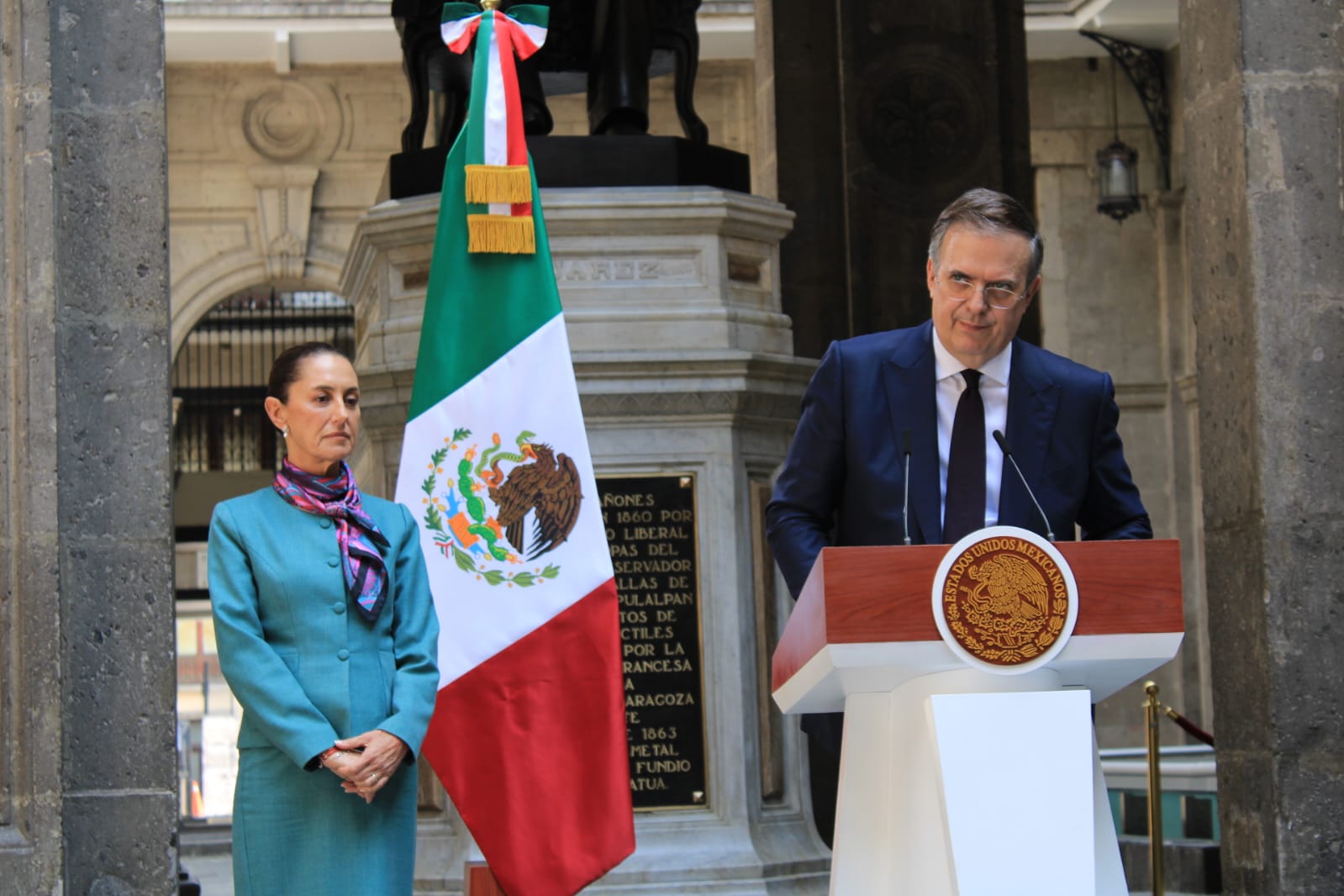 Claudio X. dobla la rodilla ante Sheinbaum