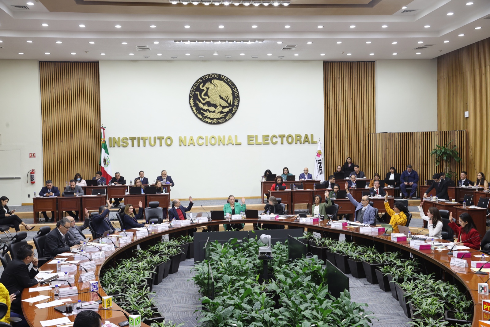 Consejeros del INE presentan controversia constitucional