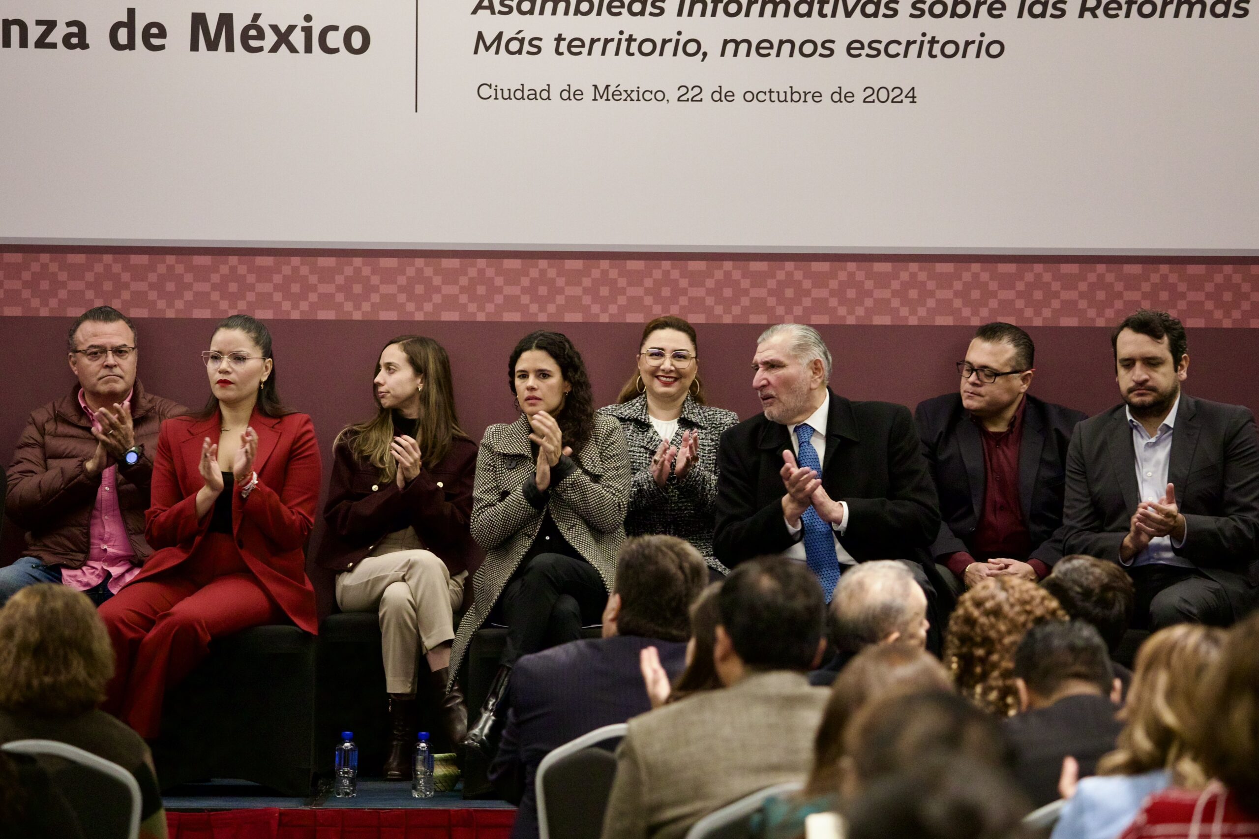 Morena celebra reunión con bancada