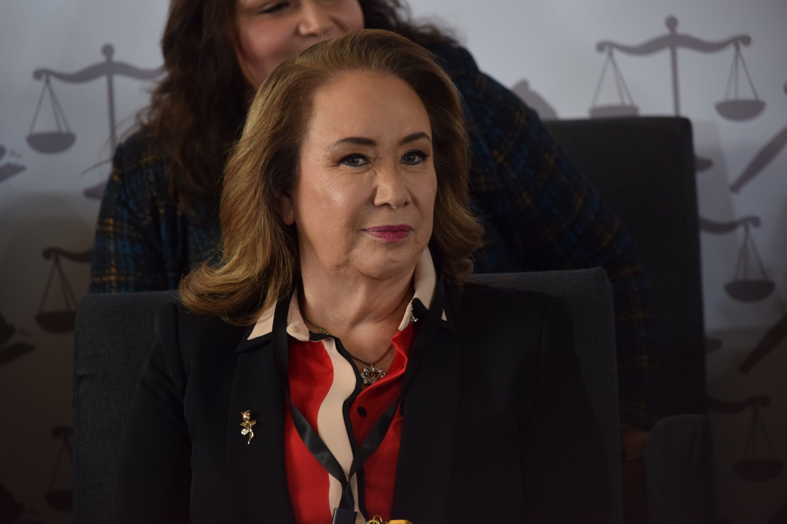 Yasmín Esquivel hará uso de pase directo