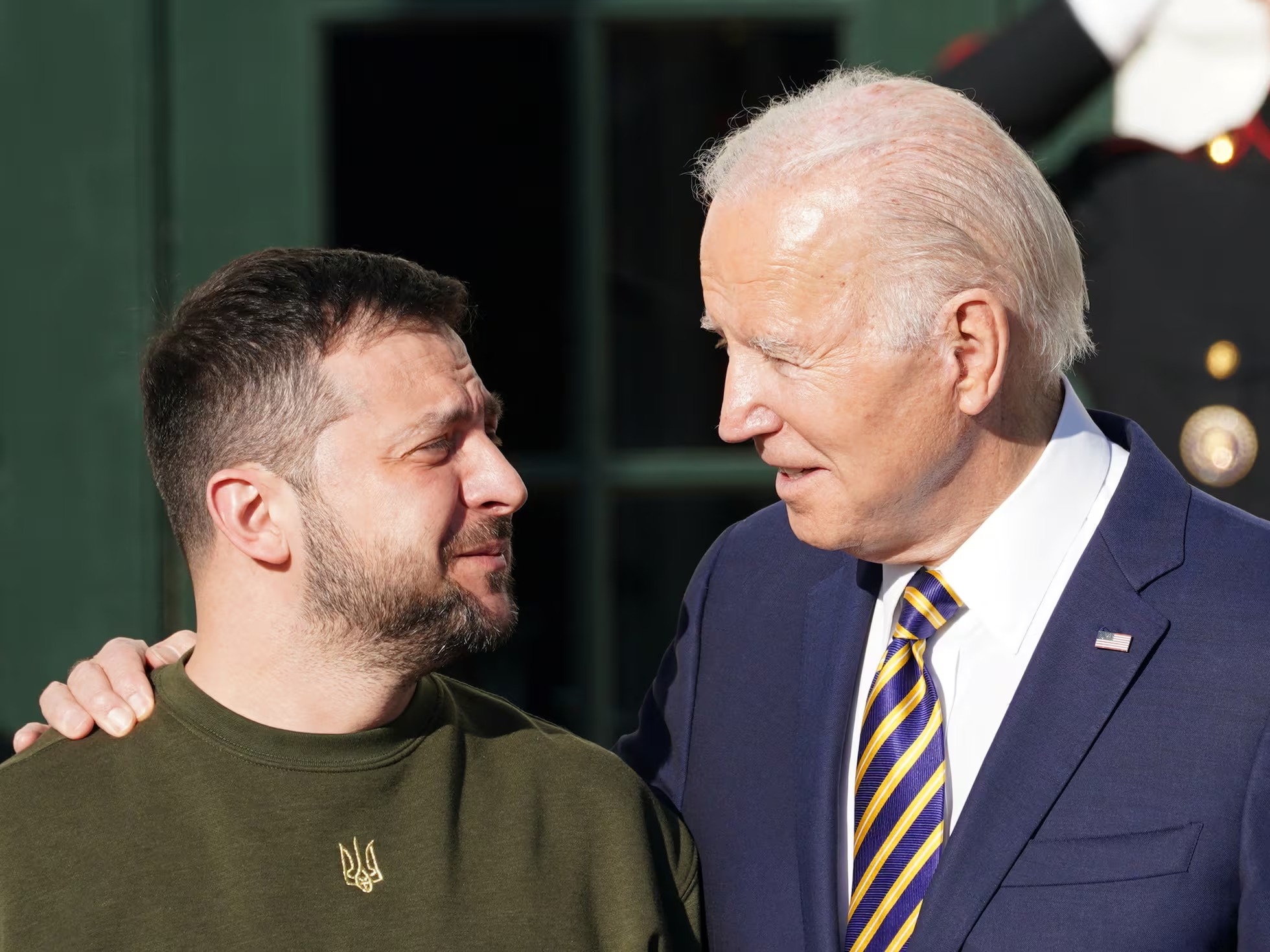 Biden promete profundizar ayuda a Ucrania