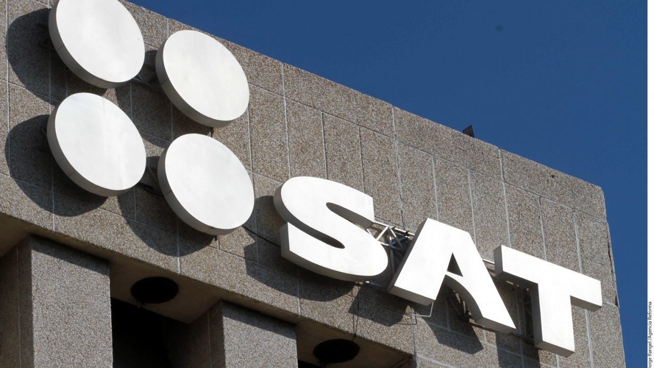 Investigan a exfuncionarios del SAT