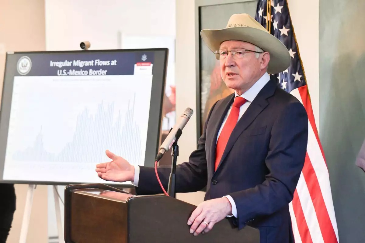 Ken Salazar, embajador de EU