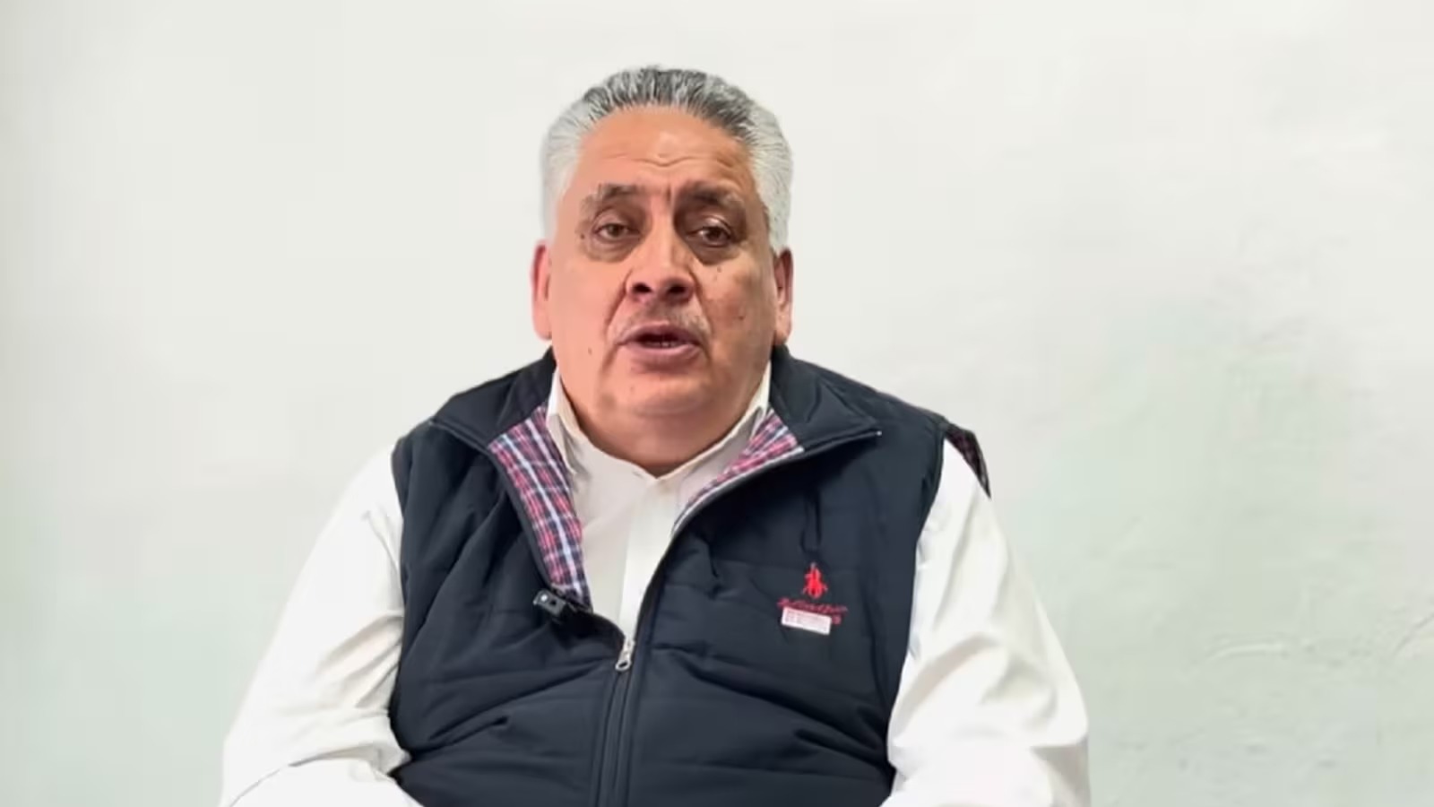 Acosta Naranjo busca nombre para su partido