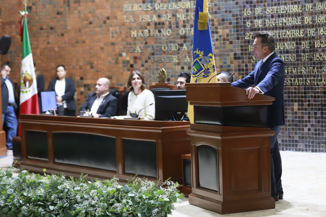 Pablo Lemus toma protesta; ofrece hacer equipo con Sheinbaum