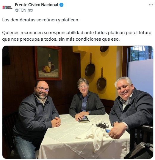 Reunión de políticos en el Frente Cívico Nacional 