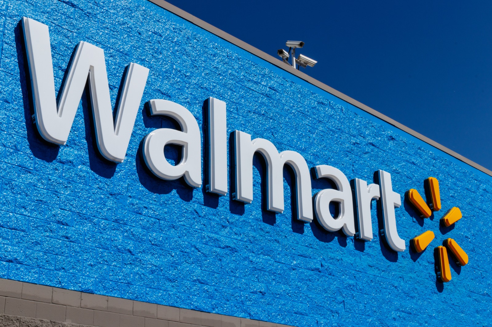 Walmart enfrenta multa de Cofece