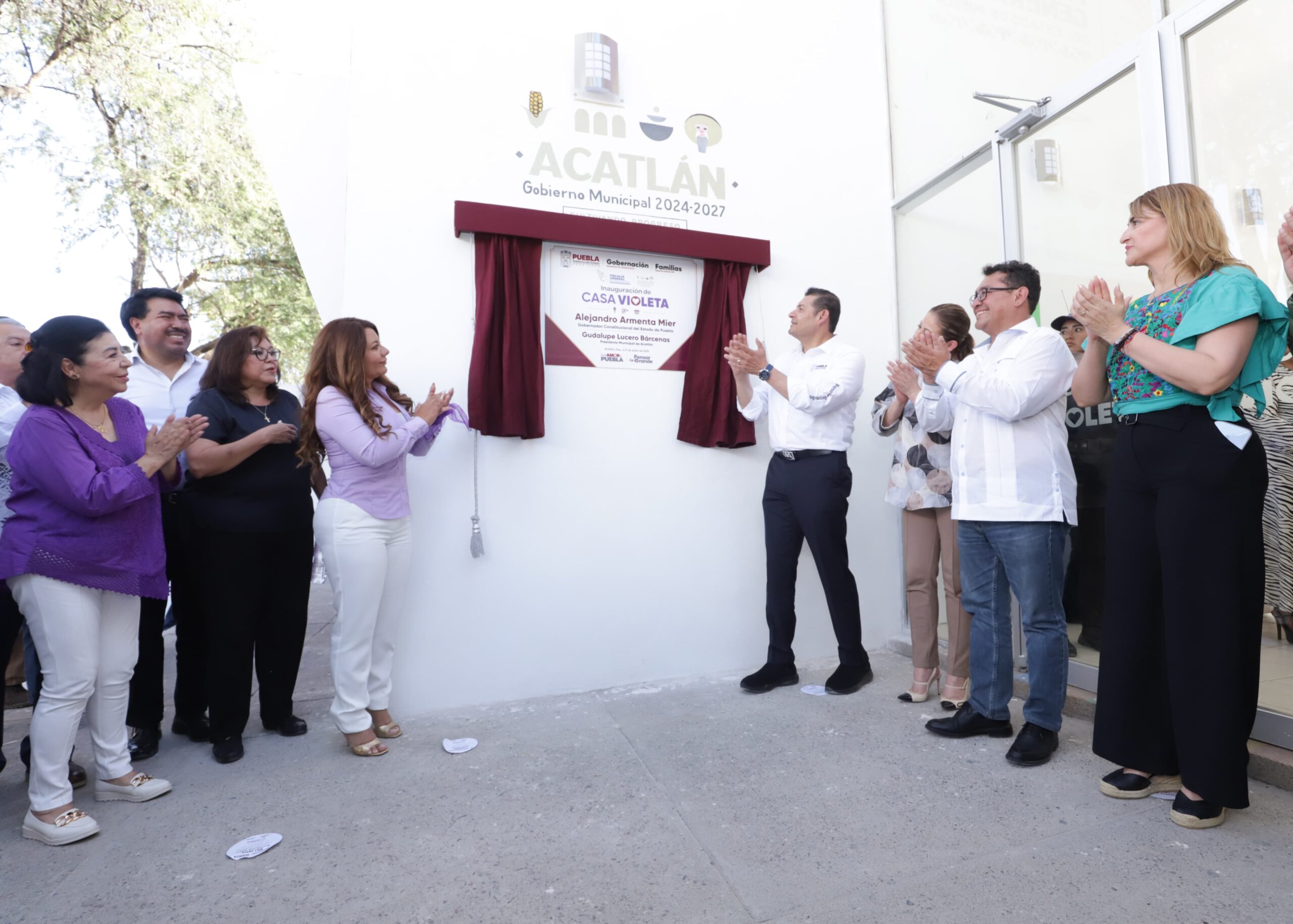 Alejandro Armenta inaugura Casas Violeta