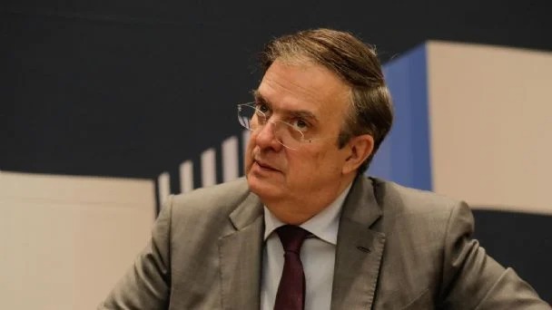 Ebrard aborda aranceles