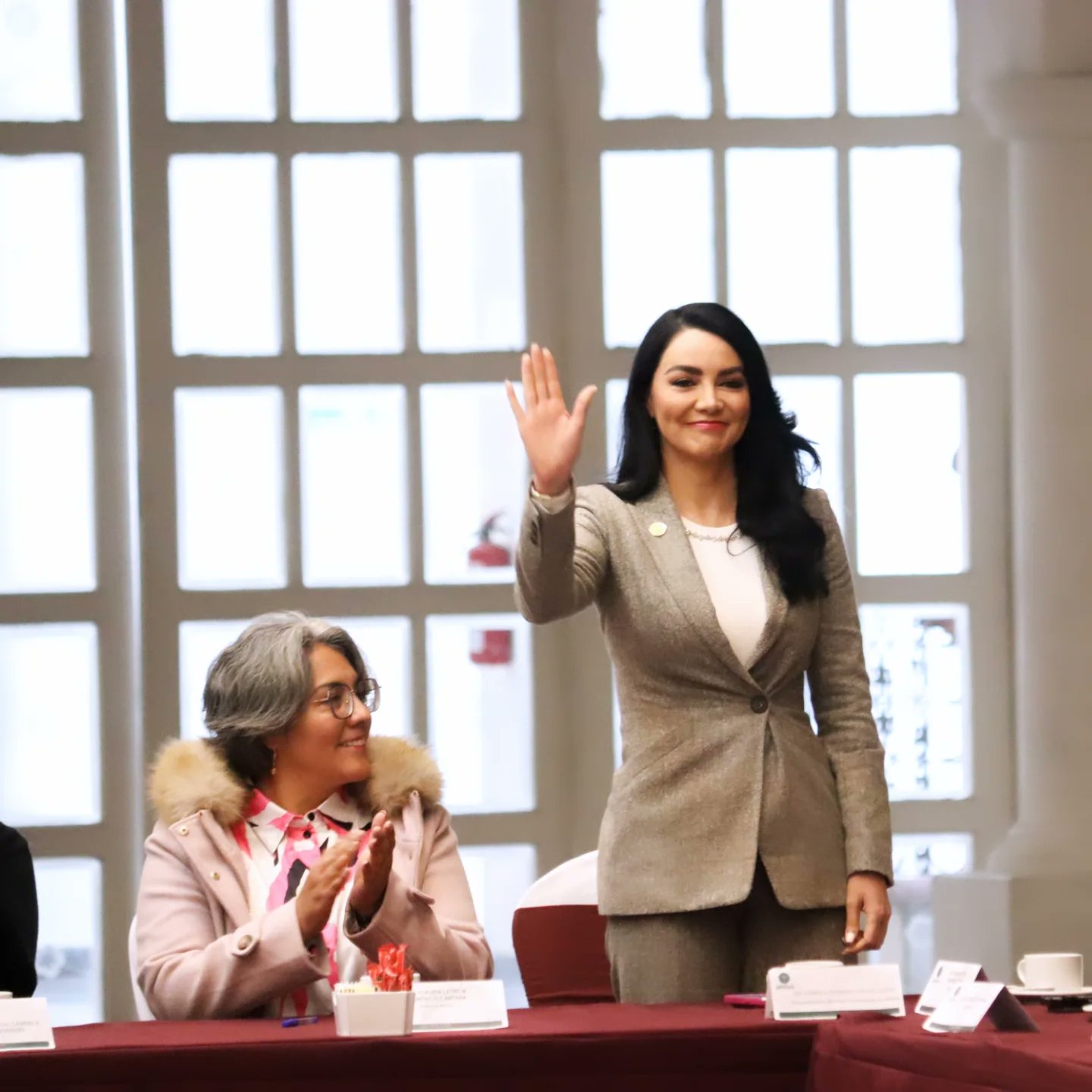 Gaby Jiménez se reúne con Delfina Gómez y diputados