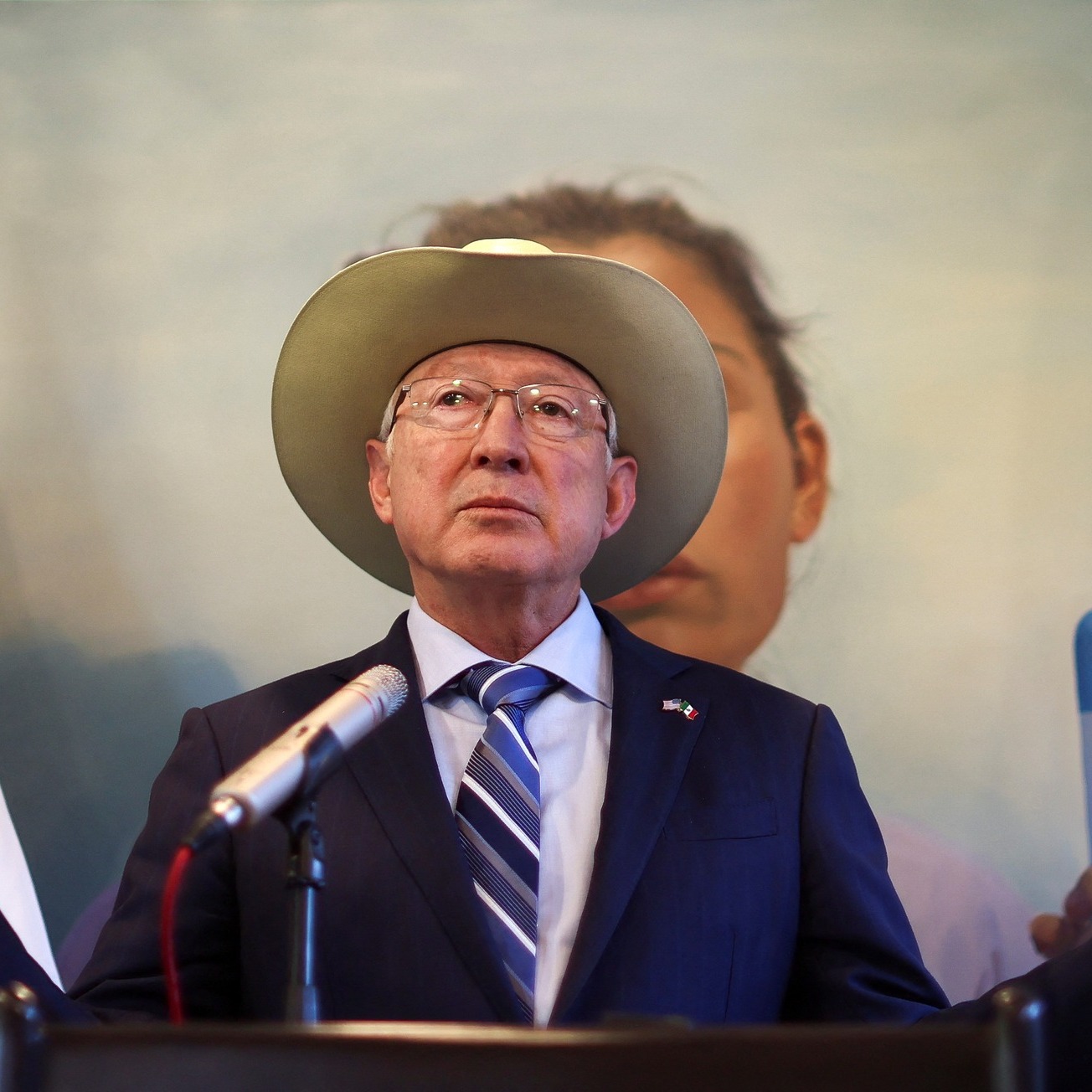 Ken Salazar responde sobre captura de El Mayo