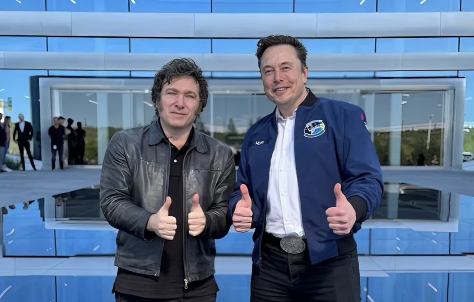 Javier Milei asegura que saludo de Musk fue inocente