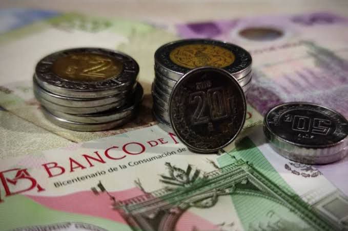 Peso mexicano recupera terreno ante dólar estadounidense