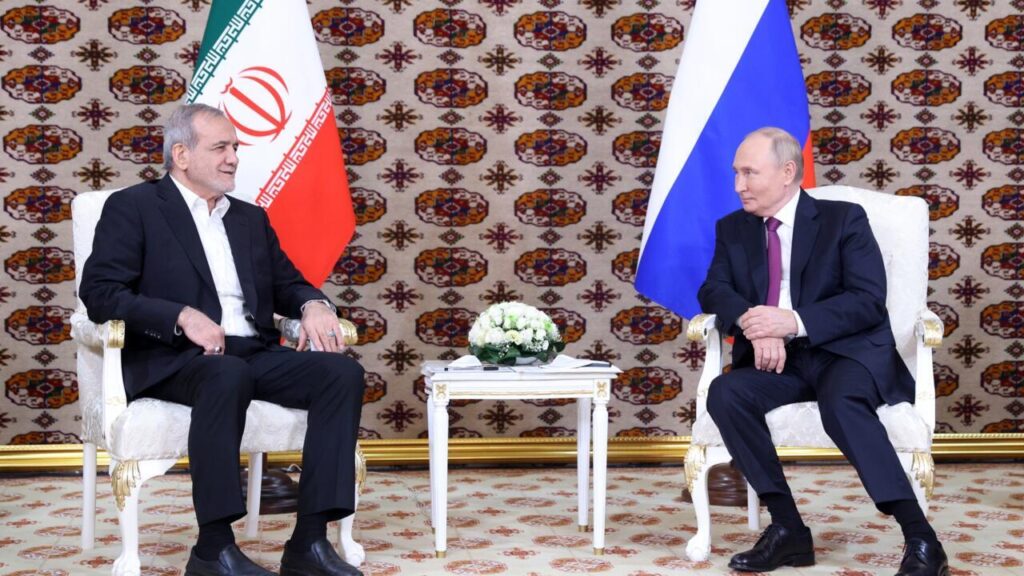 Putin suscribe acuerdos con Irán