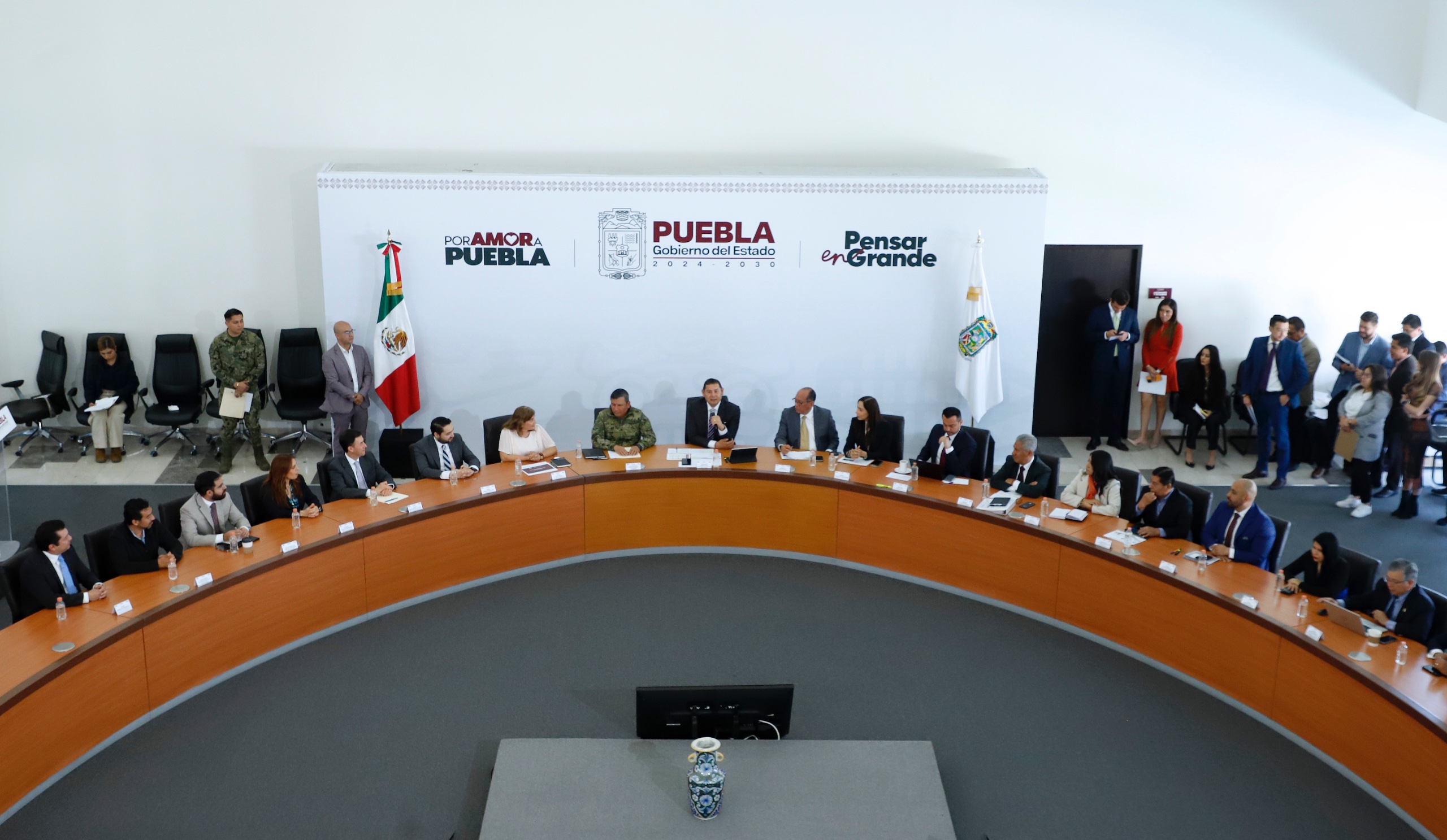Puebla, pionera en la producción de chips: Alejandro Armenta