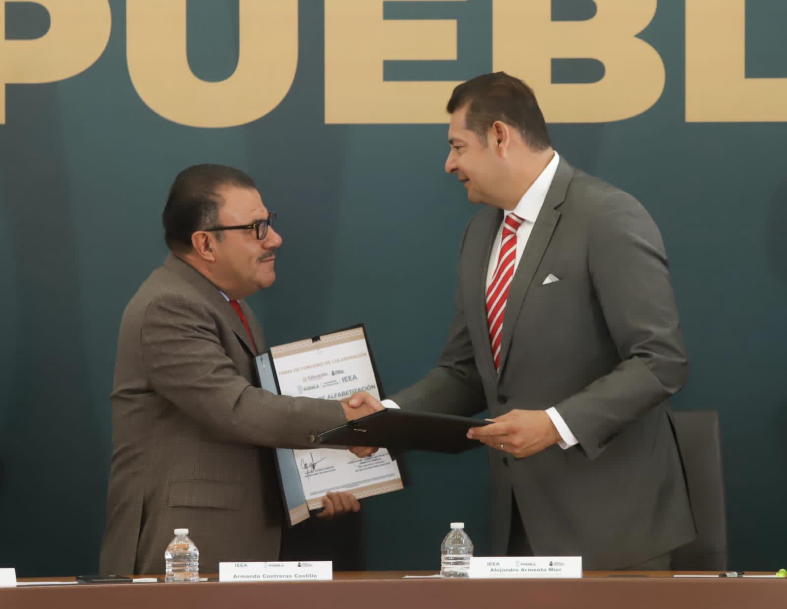 Armenta va por alfabetización de 150 mil adultos mayores